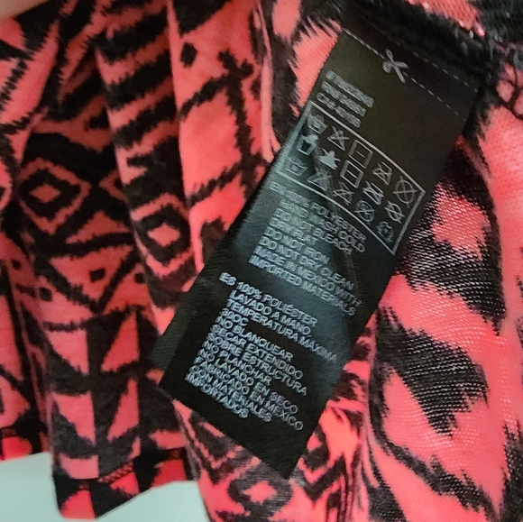 Forever 21 pink/black cropped tank top - Picture 3 of 6